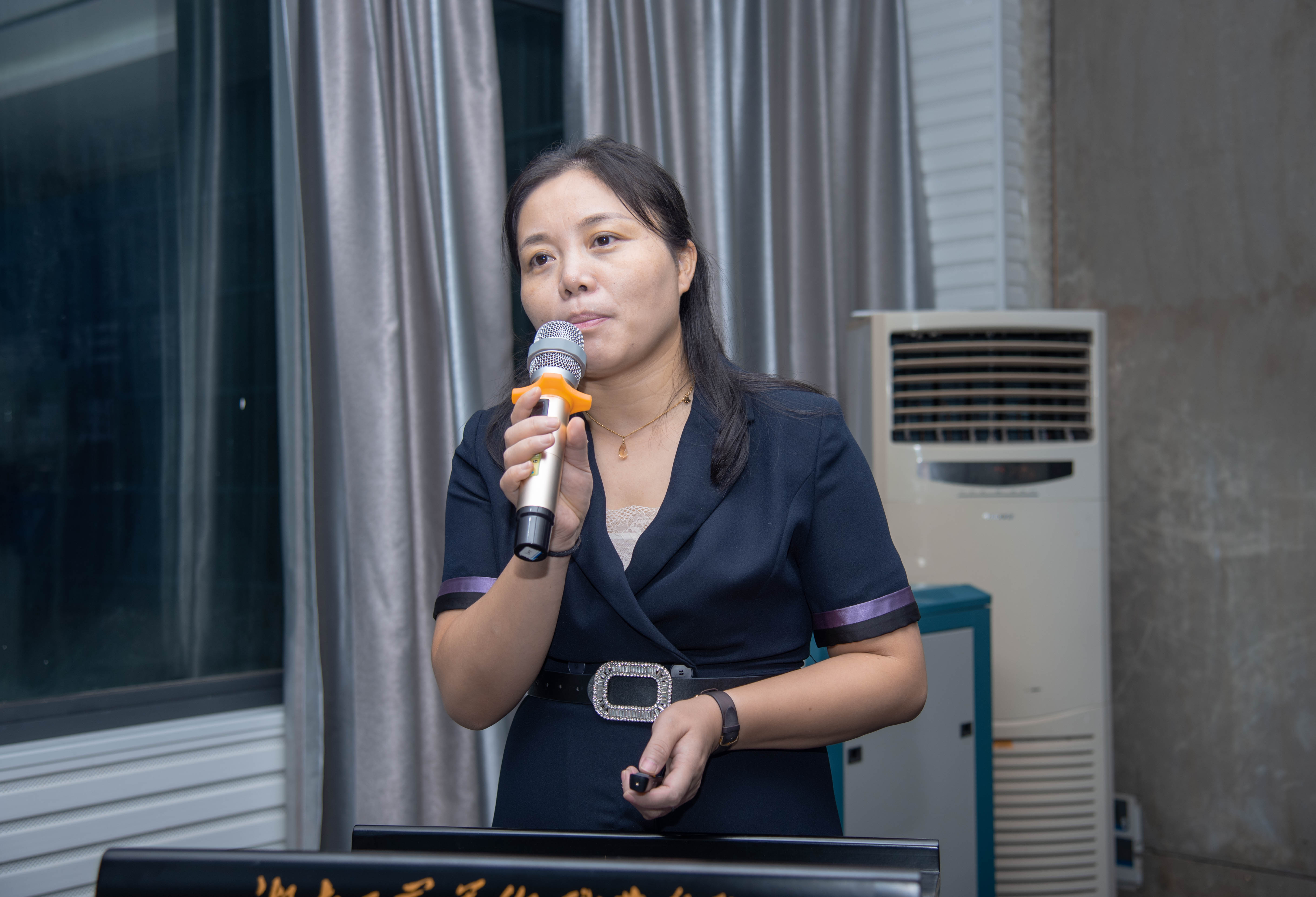 长沙理工大学土木工程学院党委副书记丁丹带来《辅导员三化的践思悟》