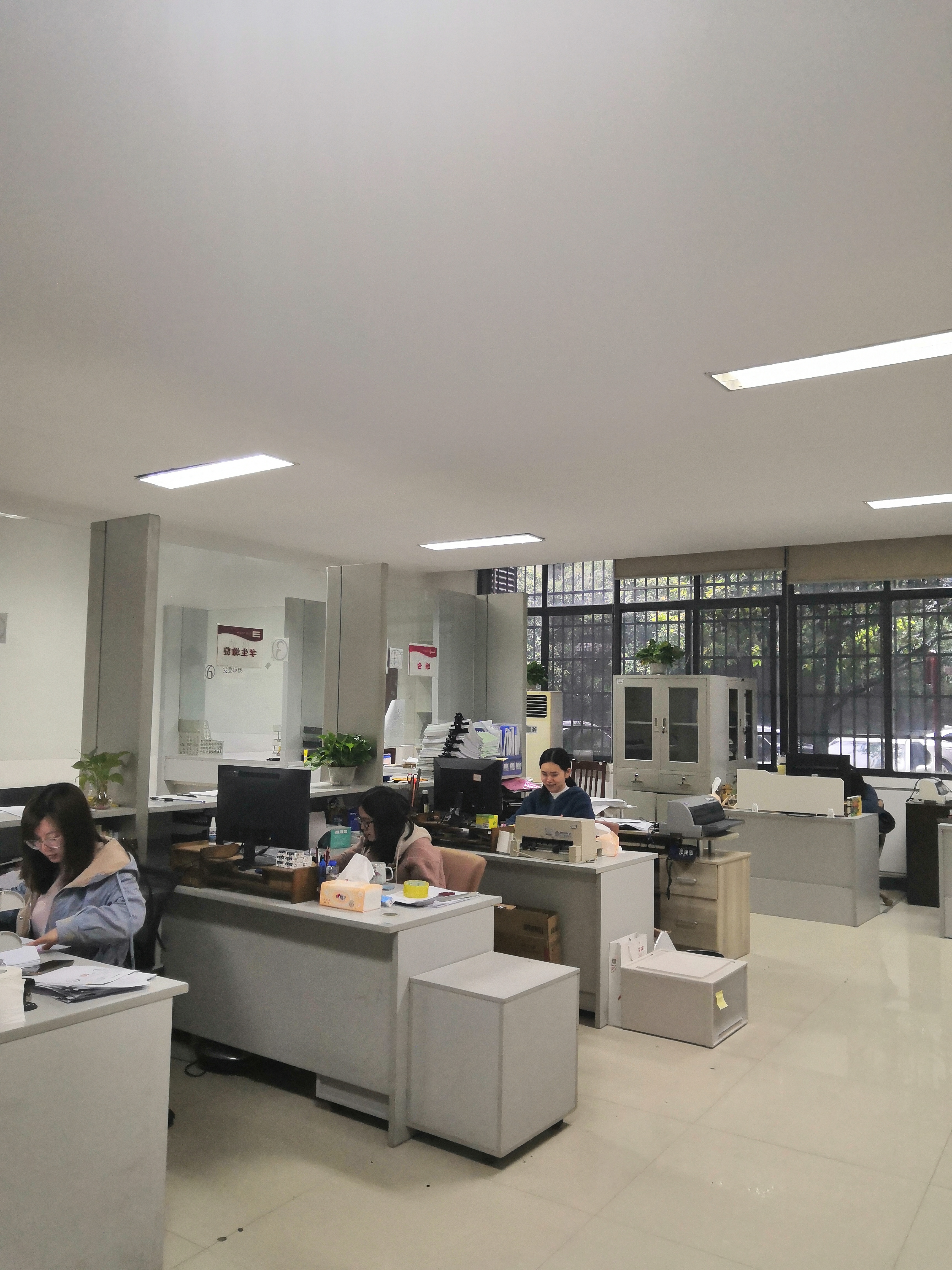 改造后的财务办公环境得到提升